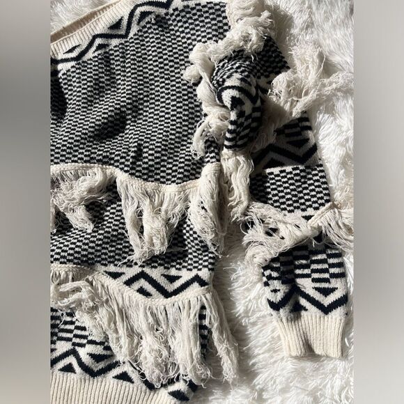 Mazik sweater - cream/black stripe print one shoulder with fringe - Picture 5 of 5